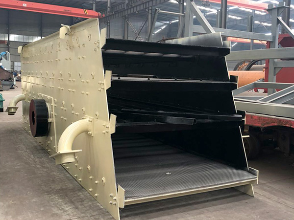 半岛在线登录入口网址:出料忽粗忽细惹人烦？液压对辊制砂机：粒度一键可调离别不安稳